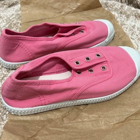 Hampton Canvas Shoes - Picture 2 of 3